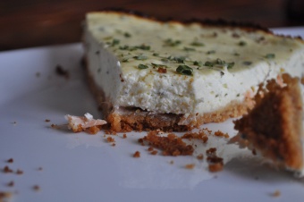 Cheese-cake aux herbes aromatiques et au saumon