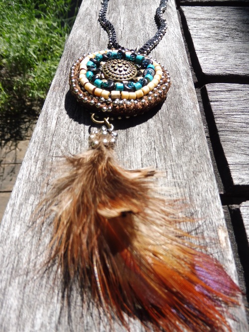 Bijoux country brodés en perles de rocaille