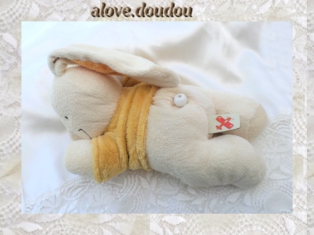 Doudou Peluche Lapin Nicotoy Couché Ecru Pull Jaune Fleur Musical