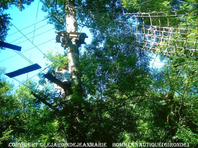 Bommes (Gironde)DESCENTE DU CIRON EN GROUPE SANS ENCADREMENT EN CANOË ... PARCOURS AVENTURE EN HAUTEUR : Parcours accrobranche dans les arbres
