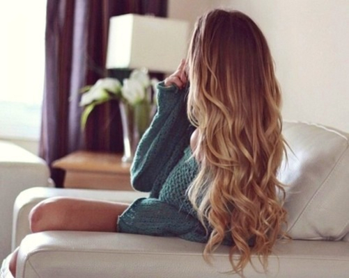 blonde, cabello, beauty, beautiful, waves, sweater, healthy, photo, &lt;3, ombre effect, fashion, dirty blonde, curly hair, long hair, her hair &lt;3, lovely, shine, :), style, curls, knit sweater, wavy hair, girl