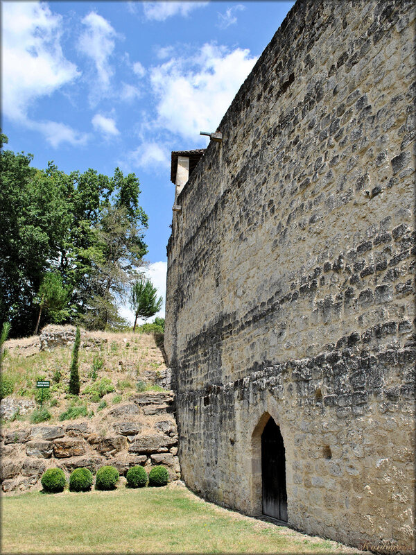 Photo : le tour du château de Cazeneuve (Gironde)