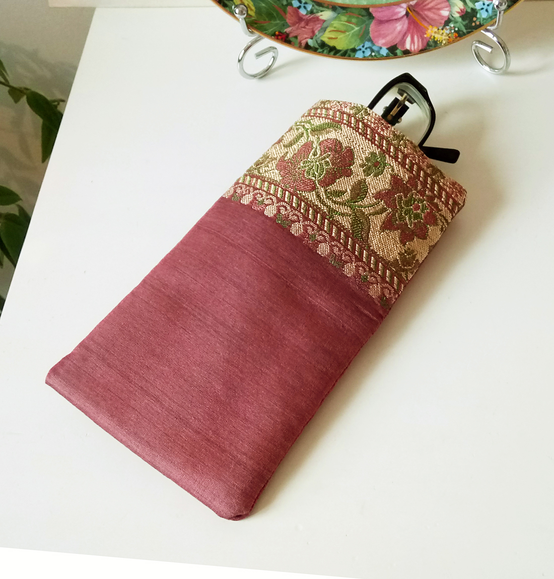 Etui à lunettes ou téléphone mobile, molletonné 9,5 x 17,5 cm tissu de soie  rose ancien brocart floral intérieur coton anglais - Ann M. Creation Bijoux  et objets textile
