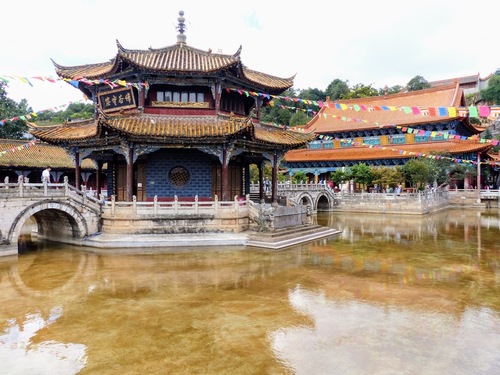 Kunming au Yunnan; suite de la visite du temple bouddhiste Yuantong.
