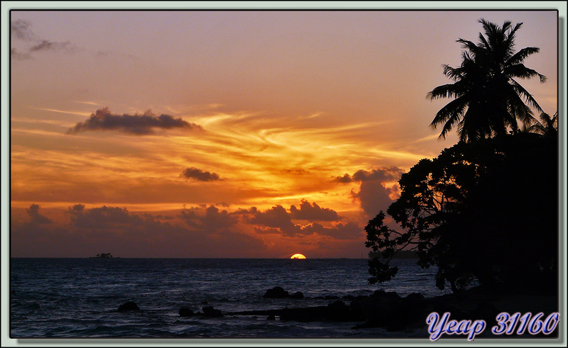 Coucher de soleil au Raira Lagon - Avatoru - Rangiroa - Tuamotu - Polynésie française 