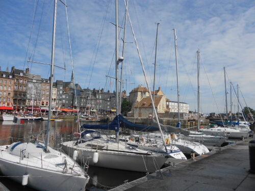 UNE BELLE JOURNÉE À HONFLEUR.