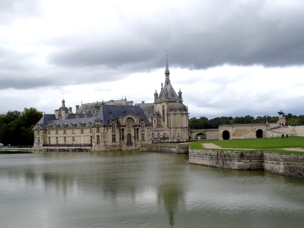 L'AMPC a proposé à ses adhérents un magnifique voyage au château de Chantilly: après avoir admiré les tableaux du Duc d'Aumale , ils ont visité le Musée du Cheval...