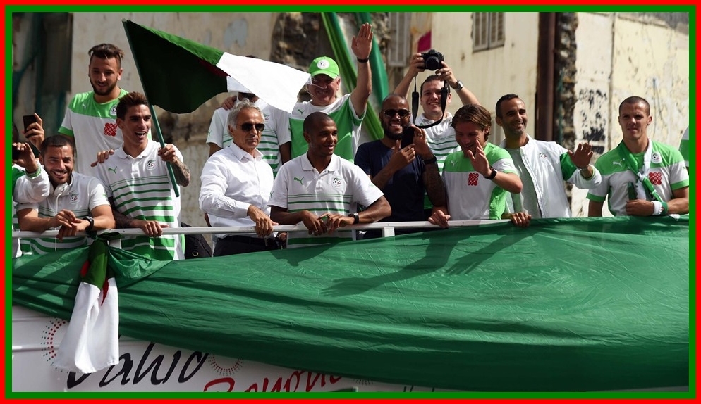Mercredi 2.7.2014 parade de l\'EN dans les rues d\'Alger après le mundial 2014
