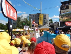 Tour de France 2016: Dans l'ambiance au passage de la caravane publicitaire à Limoges ! 