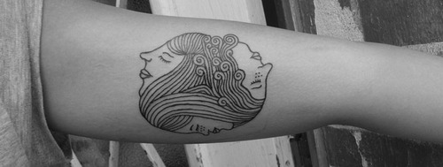 trisk elles triskel intérieur bras tatouage dessin originale dolphins tattoo l'encreur d'échine blois 41