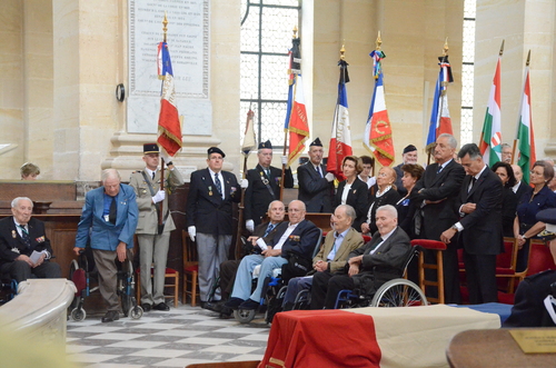  Funérailles de Mr Yves De Daruvar et honneurs funèbres militaires dans la cour d'honneur des Invalides