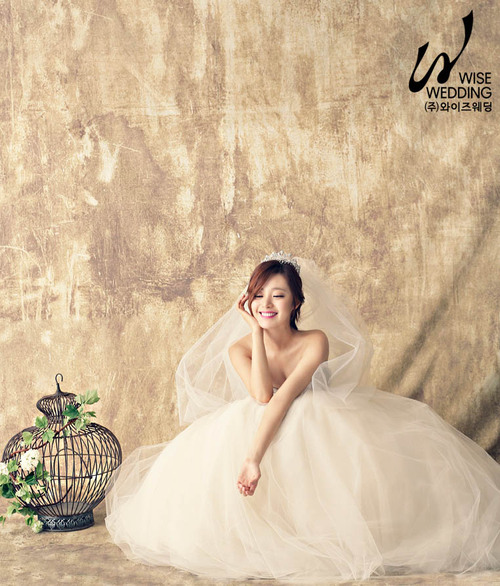 Lee Young Eun pour Wise Wedding