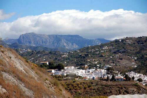 Les nuages s'y agrippent.... 