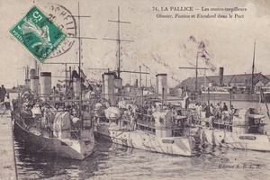 LA PALLICE - LES CONTRE-TORPILLEURS OBUSIER, FANION, ETANDARD DANS LE PORT - ABLR 74 - 1912
