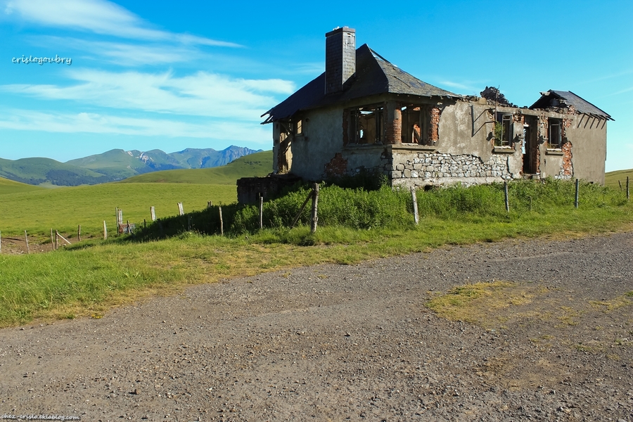 La ferme du May  (Puy de dôme 63)