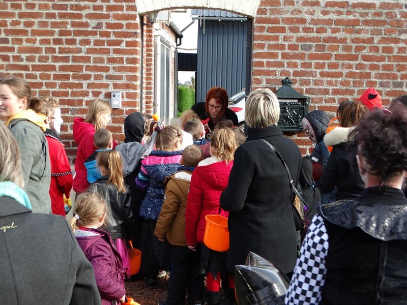    -défiler d Halloween dans le village avec notre association Villa-joie