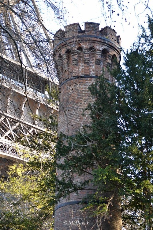 Paris insolite : L'ancienne cheminée de la Tour Eiffel