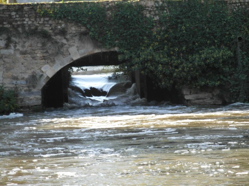 Sous un pont et ...