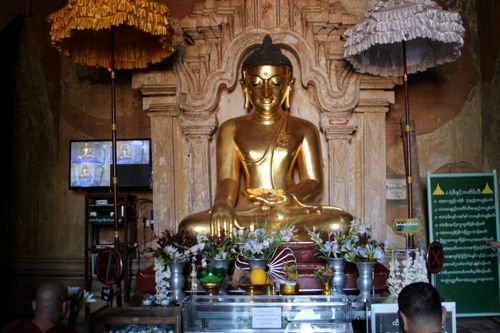 Le temple Htilominlo à Bagan