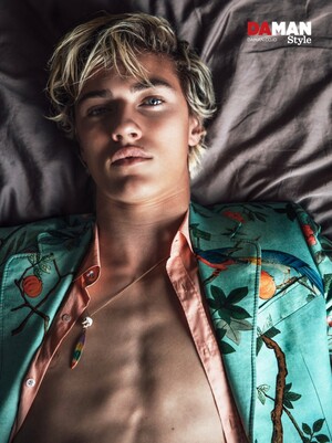 mode fashion lucky blue smith sisters marie claire beach shoot 