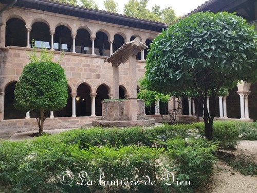 Fréjus, le cloître de la cathédrale saint Léonce