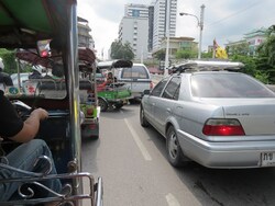 11 Juillet 2013 - Bangkok sur les chapeaux de roues... 