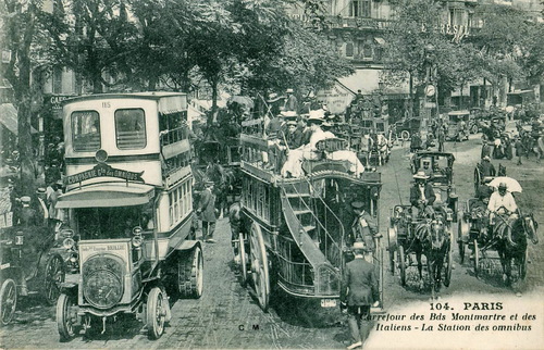 Autobus à impériale Brillié-Schneider P2, et  omnibus à impériale type 1889.JPG