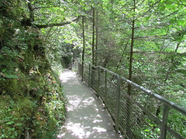 Grotte et cascade de Seythenex (1).