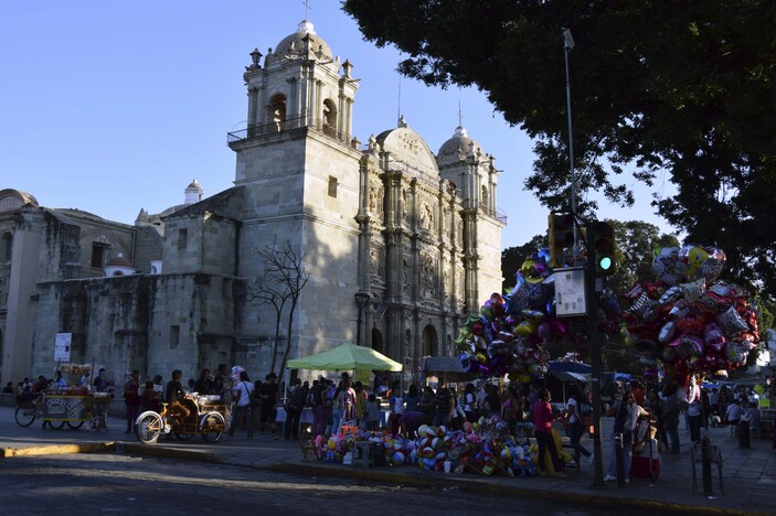Oaxaca - La cathédrale et l'Alameda de Leon