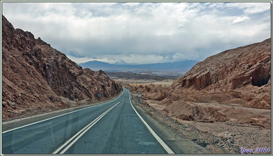 15/03/2022 matinée, suite et fin : sur le retour, arrêt au "Bus du Désert" ou "Magic Bus" - Cordillera de la Sal - San Pedro de Atacama - Chili