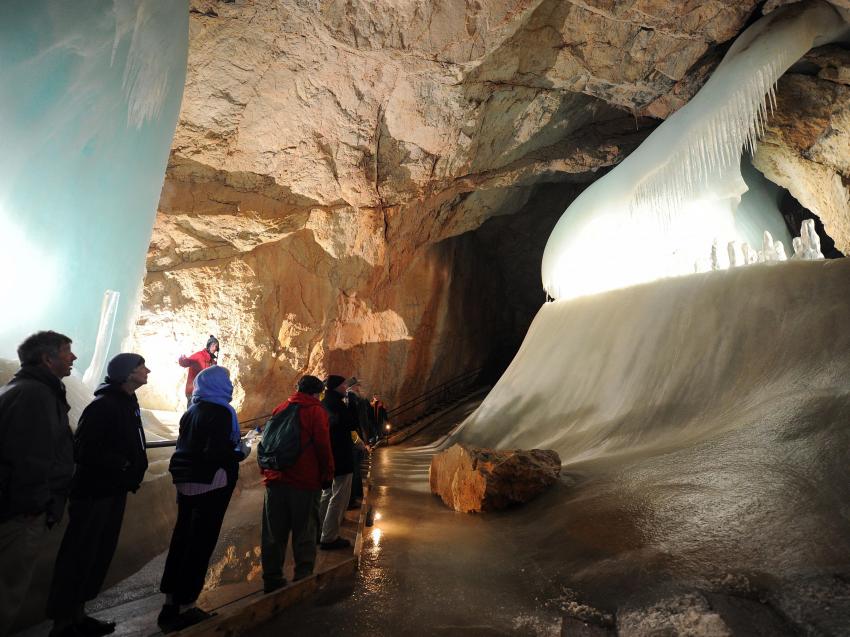 Besoin d'aventure ? Partez en Autriche découvrir la plus grande grotte de glace du monde