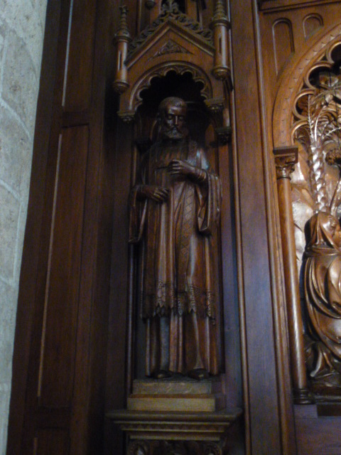 INTERIEUR DE NOTRE-DAME de BEAUGENCY, Vitraux, Chapiteaux, Statuaire ....