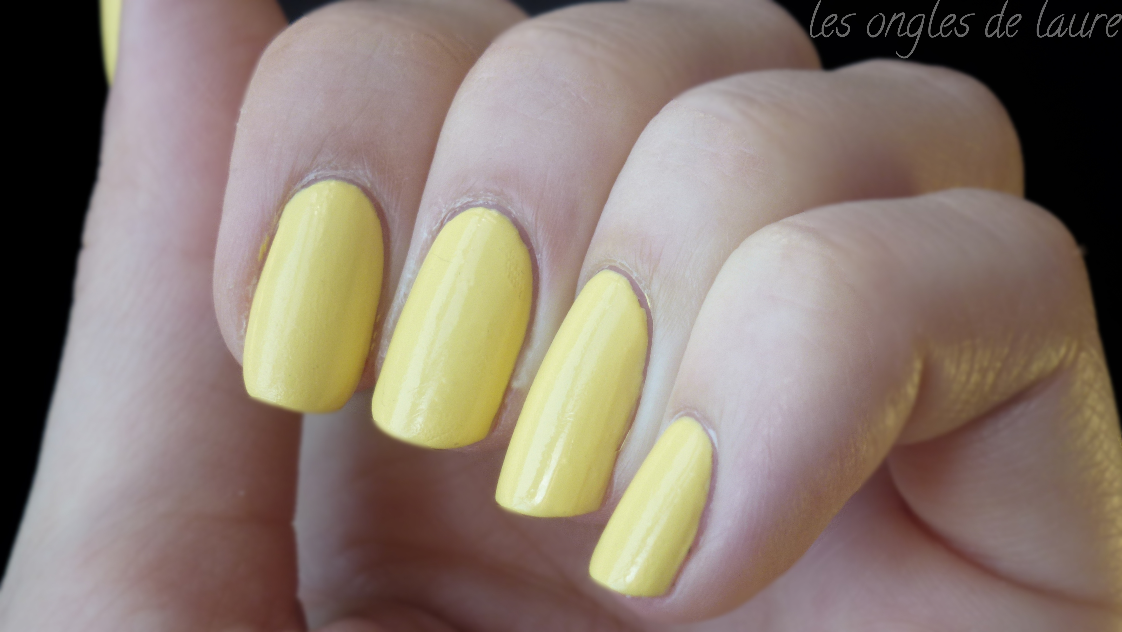 Swatch Essence - Love is in the air - Les ongles de Laure - Blog Nail Art