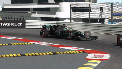 AMG MERCEDES PETRONAS / Mercedes AMG F1 W10 Lewis Hamilton