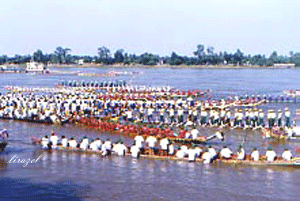 Cambodge : fête des eaux, course de pirogues