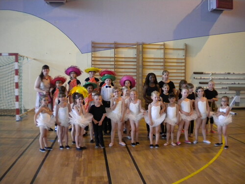 COURS SPECIAL DECOUVERTE DE LA DANSE AU GYMNASE VERLAINE DE FAULQUEMONT