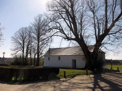 Oizy, sa chapelle et son église