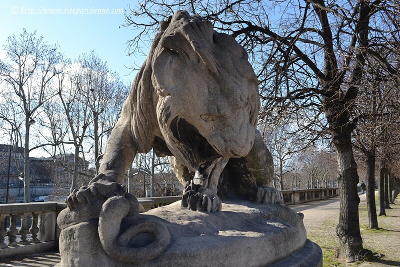 Jardin des Tuileries : Le lion au serpent de Antoine-Louis Barye