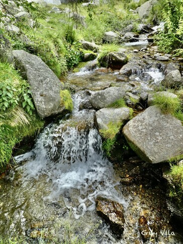 Peut être une image de cascade