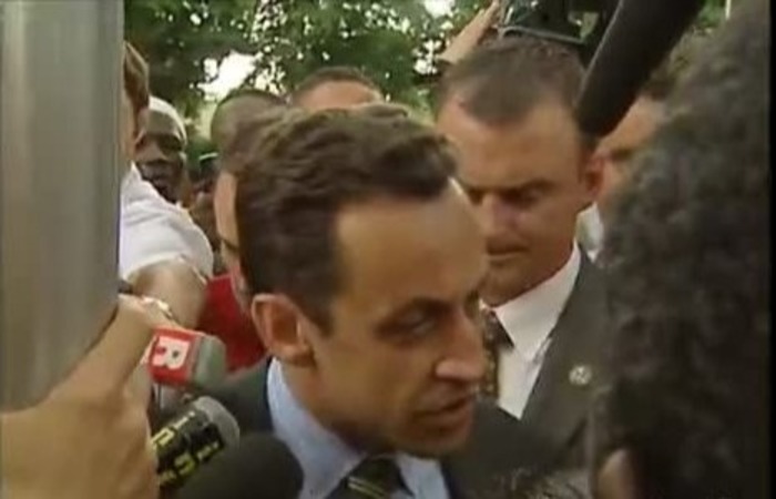   Le bruit et l’odeur phrase prononcée par Chirac et le nettoyage au karcher de Sarkozy
