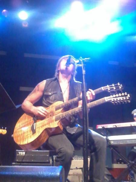 Richie sambora en image  en radio aujourd'hui 14 sept 2012