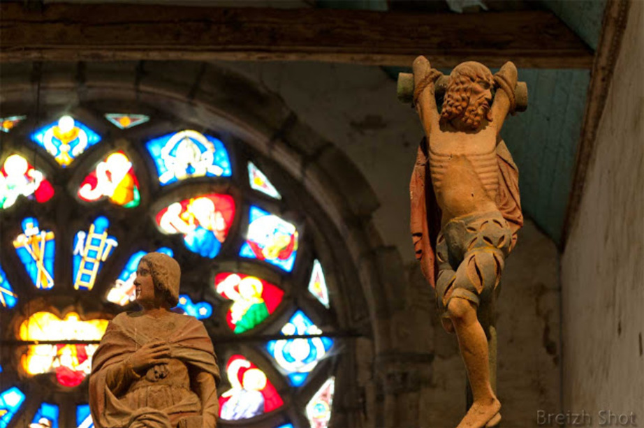 Saint-Herbot : Le mauvais larron ne regard pas le Christ crucifié