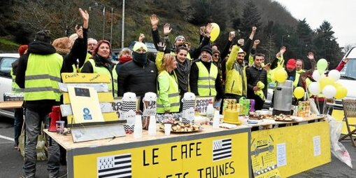 Le café itinérant des Gilets jaunes était ce samedi après-midi place de la Résistance.