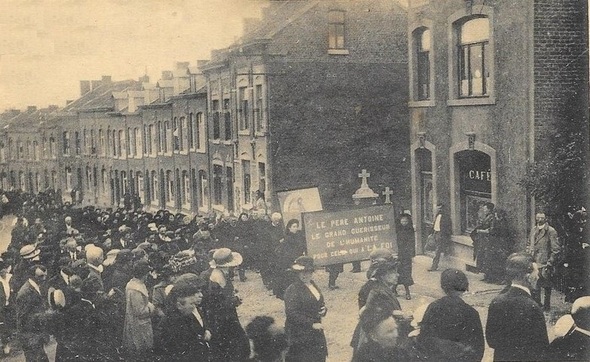 Procession à Jemeppe en souvenir des Obsèques du Père Antoine - Le Père Antoine, le grand guérisseur de l'humanité pour celui qui a la foi