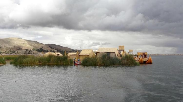 Images du monde : Les îles flottantes du lac Titicaca 
