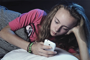 Dormir avec son téléphone : une mauvaise idée