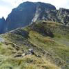 Sur la crête de Suzon, le départ du sentier de la Brèche de Moundelhs