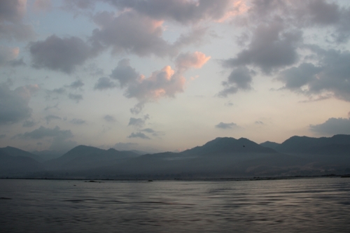 Lever de soleil sur le lac Inle (Birmanie)