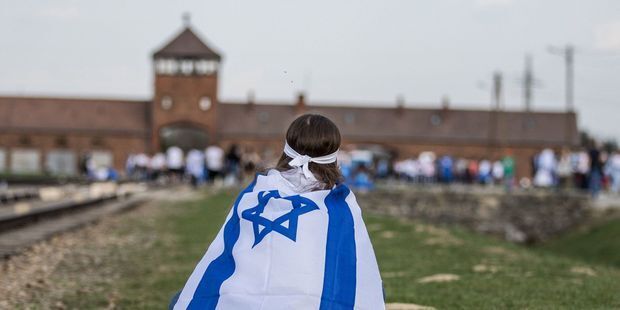Une participante à la Marche des vivants le 12 avril dernier à Auschwitz.