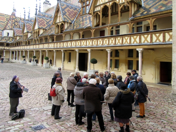 Les Hospices de Beaune ont été  découverts et admirés par les adhérents de l' Association Culturelle du Châtillonnais 